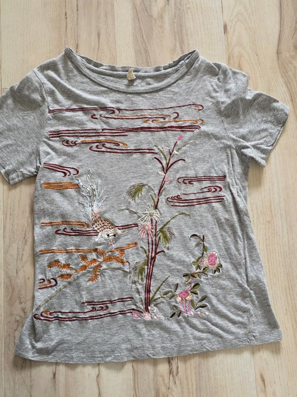 Anthropologie Tiny Embroidered Koi Fish Tee Grey Small
